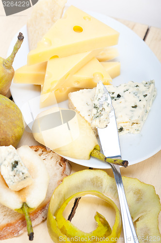 Image of cheese and pears