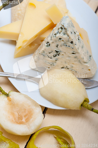 Image of fresh pears and cheese