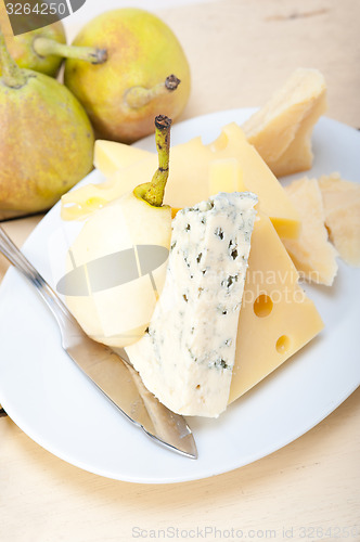 Image of fresh pears and cheese