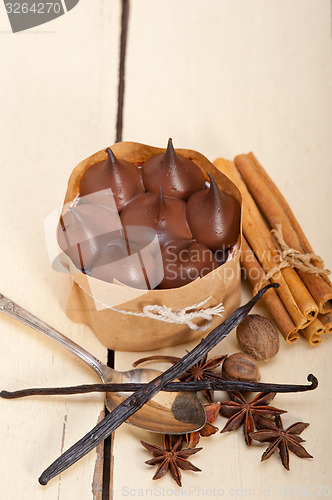 Image of chocolate vanilla and spices cream cake dessert