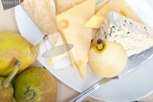 Image of fresh pears and cheese