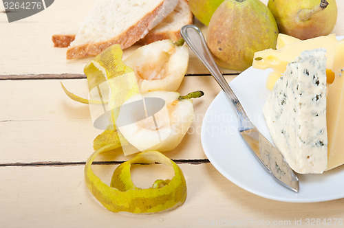 Image of fresh pears and cheese