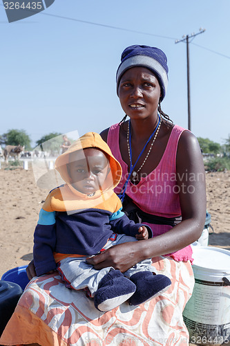Image of small namibian child with mother