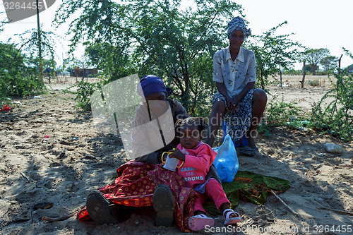 Image of small namibian child with mother