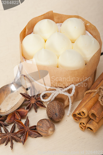 Image of vanilla and spice cream cake dessert