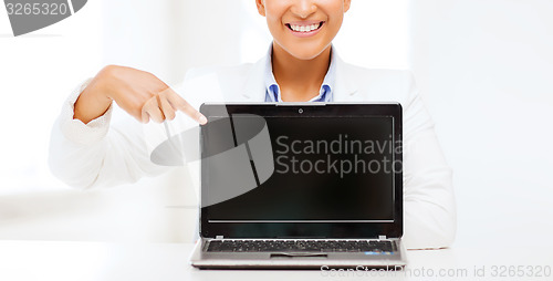 Image of smiling woman with laptop computer