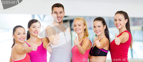 Image of group of people in the gym showing thumbs up