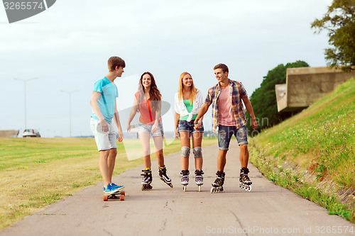 Image of group of smiling teenagers with roller-skates