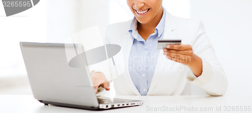 Image of businesswoman with laptop and credit card