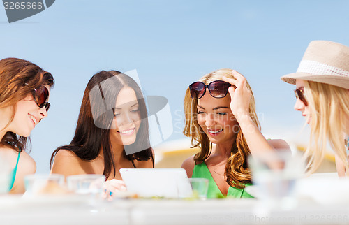 Image of girls looking at tablet pc in cafe