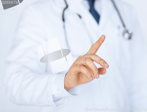 Image of doctor working with virtual screen