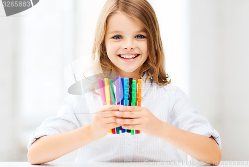 Image of girl showing colorful felt-tip pens