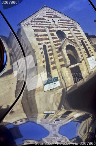 Image of santo stefano church in verona in a reflex of a car
