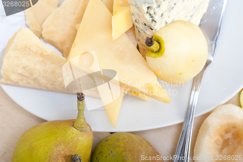 Image of fresh pears and cheese