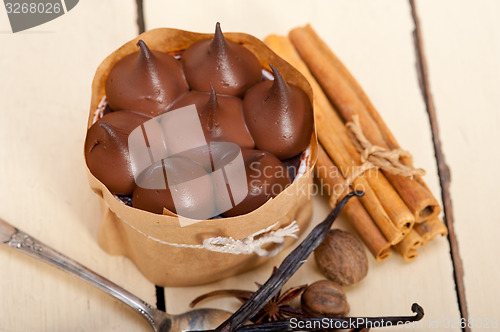 Image of chocolate vanilla and spices cream cake dessert