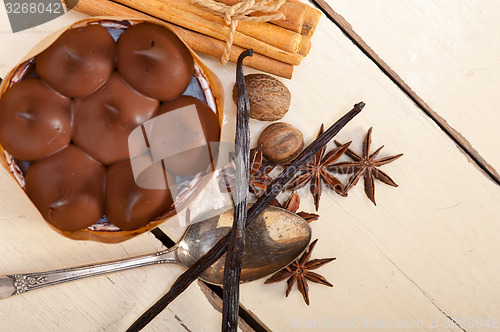 Image of chocolate vanilla and spices cream cake dessert