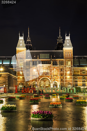Image of I Amsterdam slogan early in the evening
