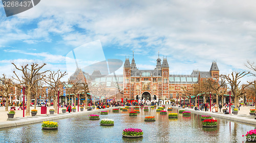 Image of I Amsterdam slogan in front of Rijksmuseum