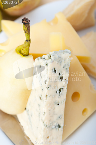 Image of fresh pears and cheese