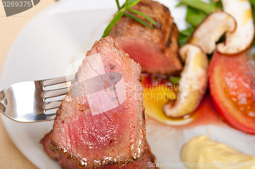 Image of beef filet mignon grilled with vegetables