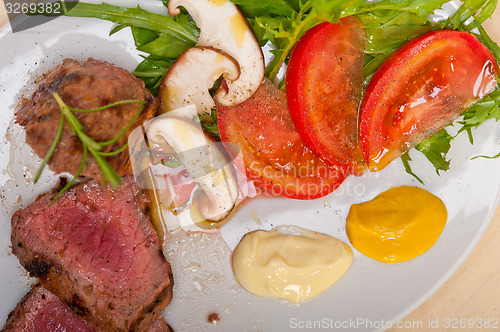 Image of beef filet mignon grilled with vegetables