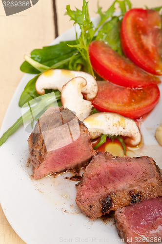 Image of beef filet mignon grilled with vegetables