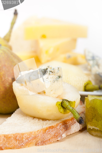 Image of cheese and pears