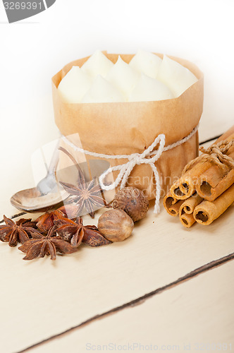 Image of vanilla and spice cream cake dessert