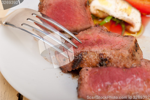 Image of beef filet mignon grilled with vegetables