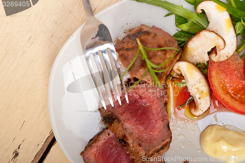 Image of beef filet mignon grilled with vegetables