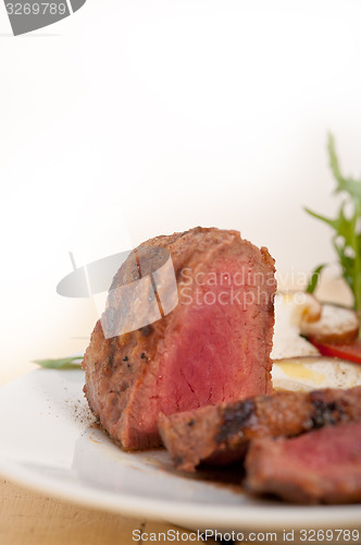 Image of beef filet mignon grilled with vegetables