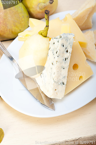 Image of fresh pears and cheese