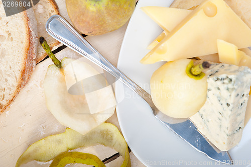 Image of fresh pears and cheese