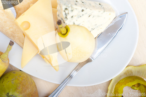 Image of fresh pears and cheese