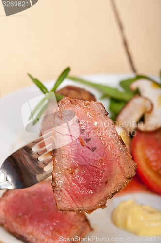 Image of beef filet mignon grilled with vegetables