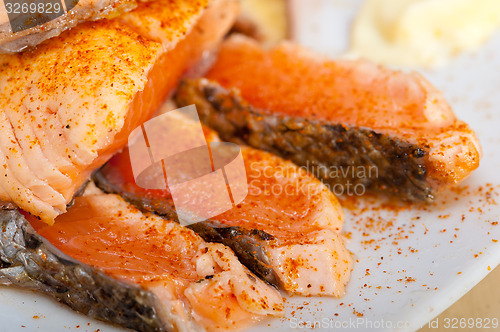 Image of grilled samon filet with vegetables salad