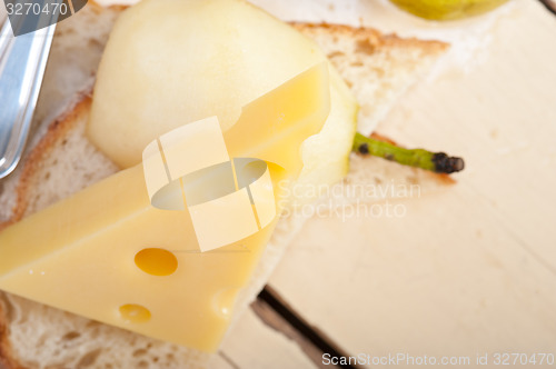 Image of fresh pears and cheese