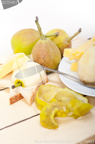 Image of fresh pears and cheese