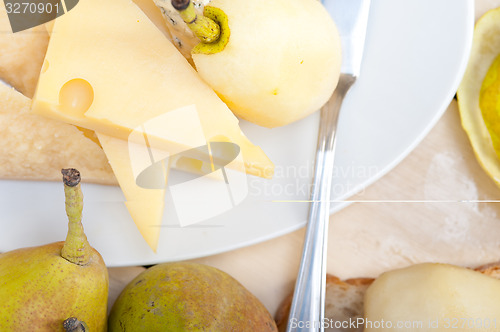 Image of fresh pears and cheese