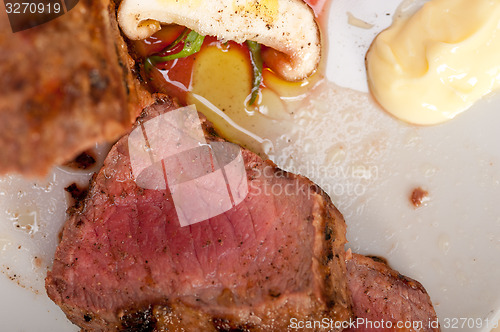 Image of beef filet mignon grilled with vegetables