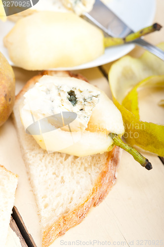 Image of cheese and pears