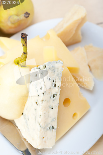 Image of fresh pears and cheese