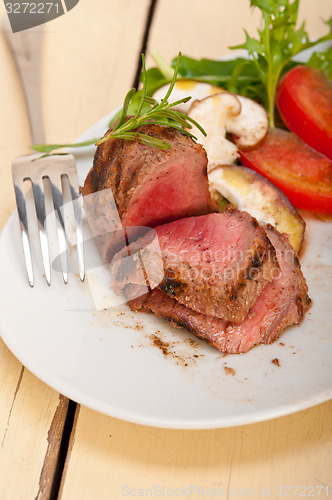 Image of beef filet mignon grilled with vegetables