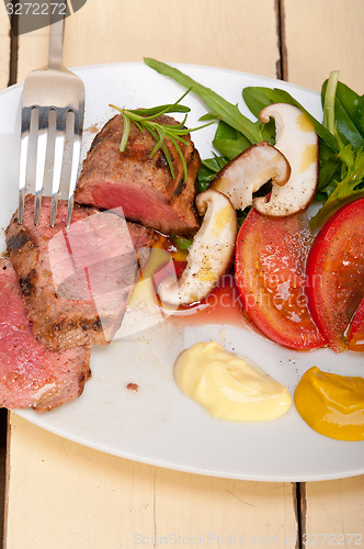 Image of beef filet mignon grilled with vegetables