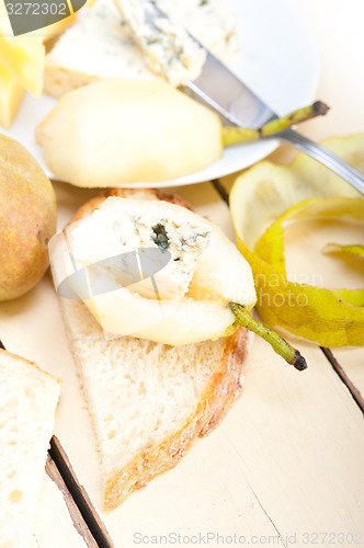 Image of cheese and pears