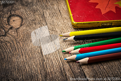 Image of colored pencils 