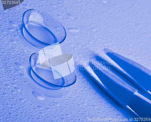 Image of Contact Lenses and Tweezers