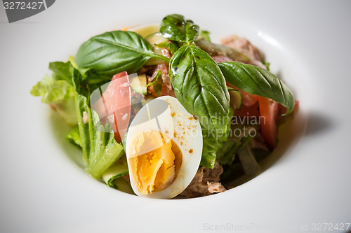 Image of plate of spring mix salad with strawberry, eggs and tuna