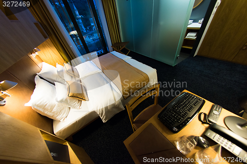 Image of modern hotel room