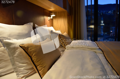 Image of modern hotel room